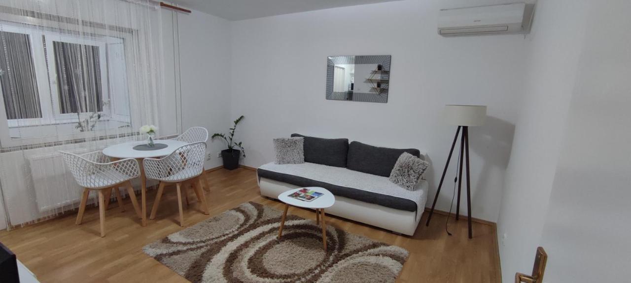 Appartement Pavle I Petra II à Sremski Karlovci Extérieur photo
